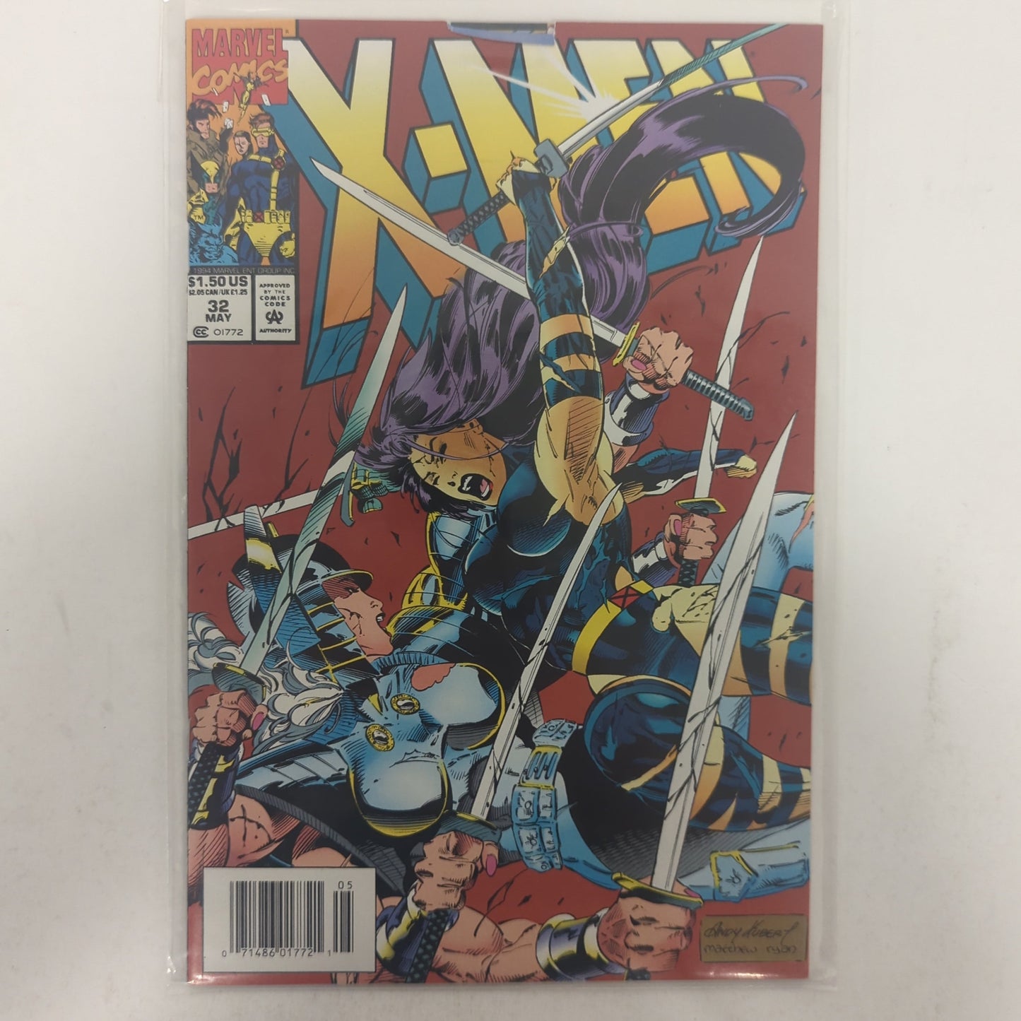 X-Men #32 Newsstand