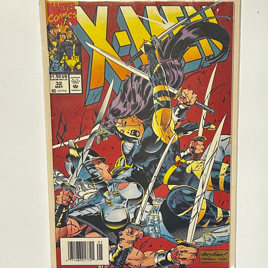 X-Men #32 Newsstand